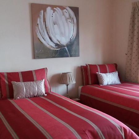 Crescent Cottage B&B Petersfield Bagian luar foto