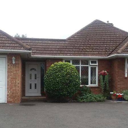 Crescent Cottage B&B Petersfield Bagian luar foto