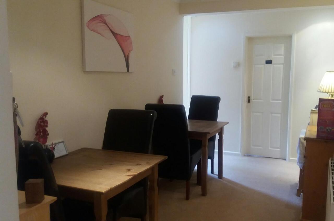 Crescent Cottage B&B Petersfield Bagian luar foto